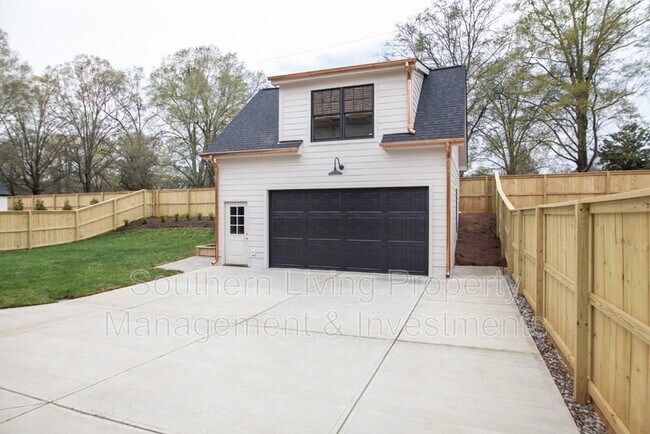 Building Photo - 5024 Gilchrist Rd