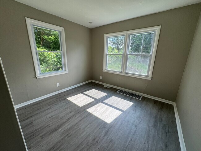 Building Photo - 139 N Ditzler Ave