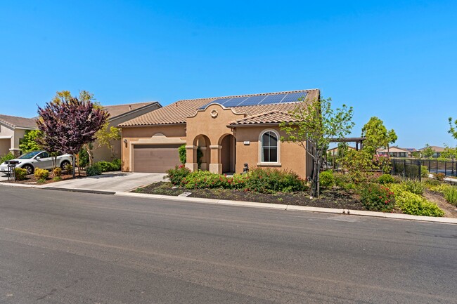 Building Photo - 377 Silver Ridge Dr