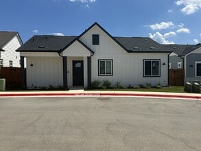 Building Photo - Avilla Vista Ranch