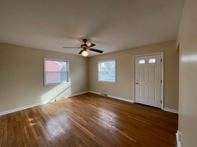 Foto del edificio - Coming Soon! Lovely Home w/ HW Floors! *Spring Special-$100/mo Off Your Rent for 6 Months!*