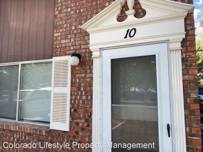 Building Photo - 2 br, 1.5 bath House - 901 Florida Road #10