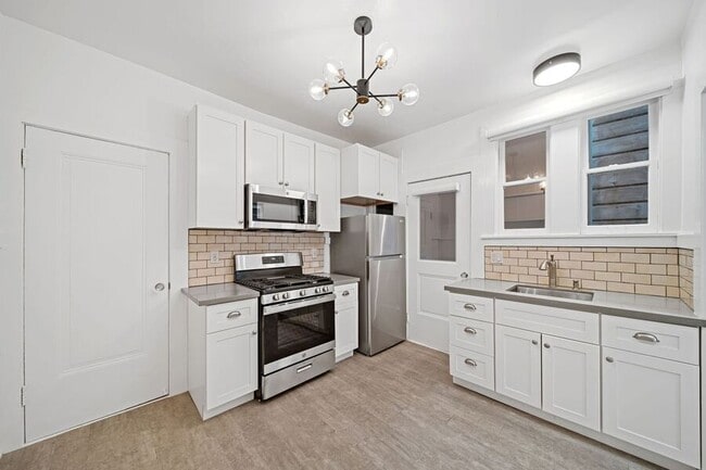 Building Photo - 1418 Leavenworth St