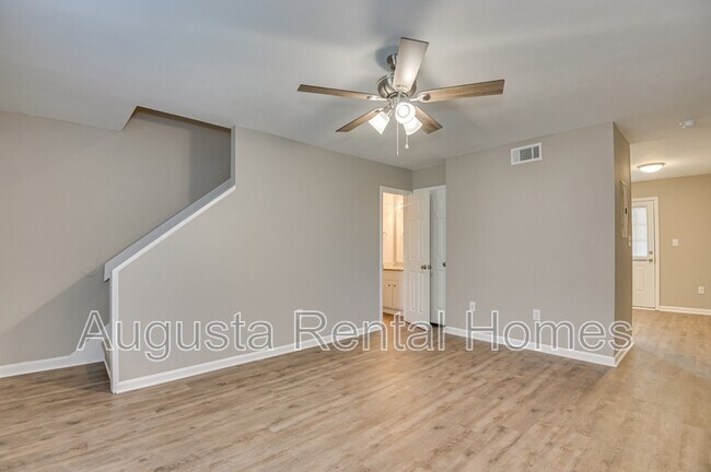 Foto del edificio - 148 Chalet N Blvd