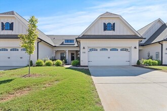 Building Photo - 150 Rugby Dr