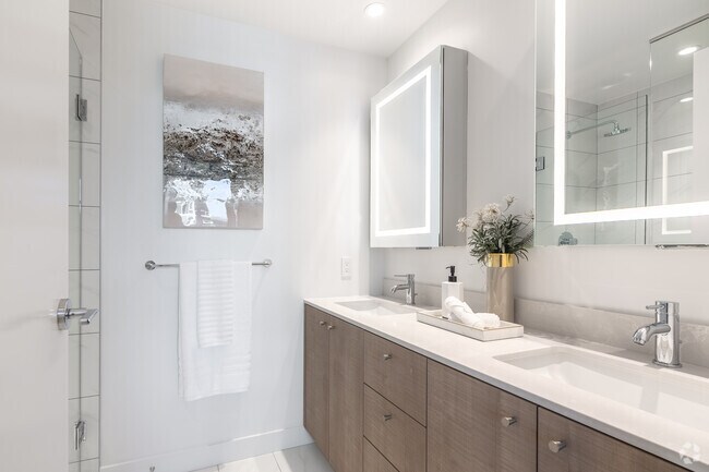 2 chambres, 2 salles de bain - 74 m² - Salle de bain principale - Smith & Farrow Rental Homes