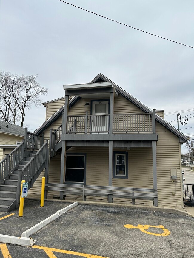 Building Photo - 811 E Oakland Ave