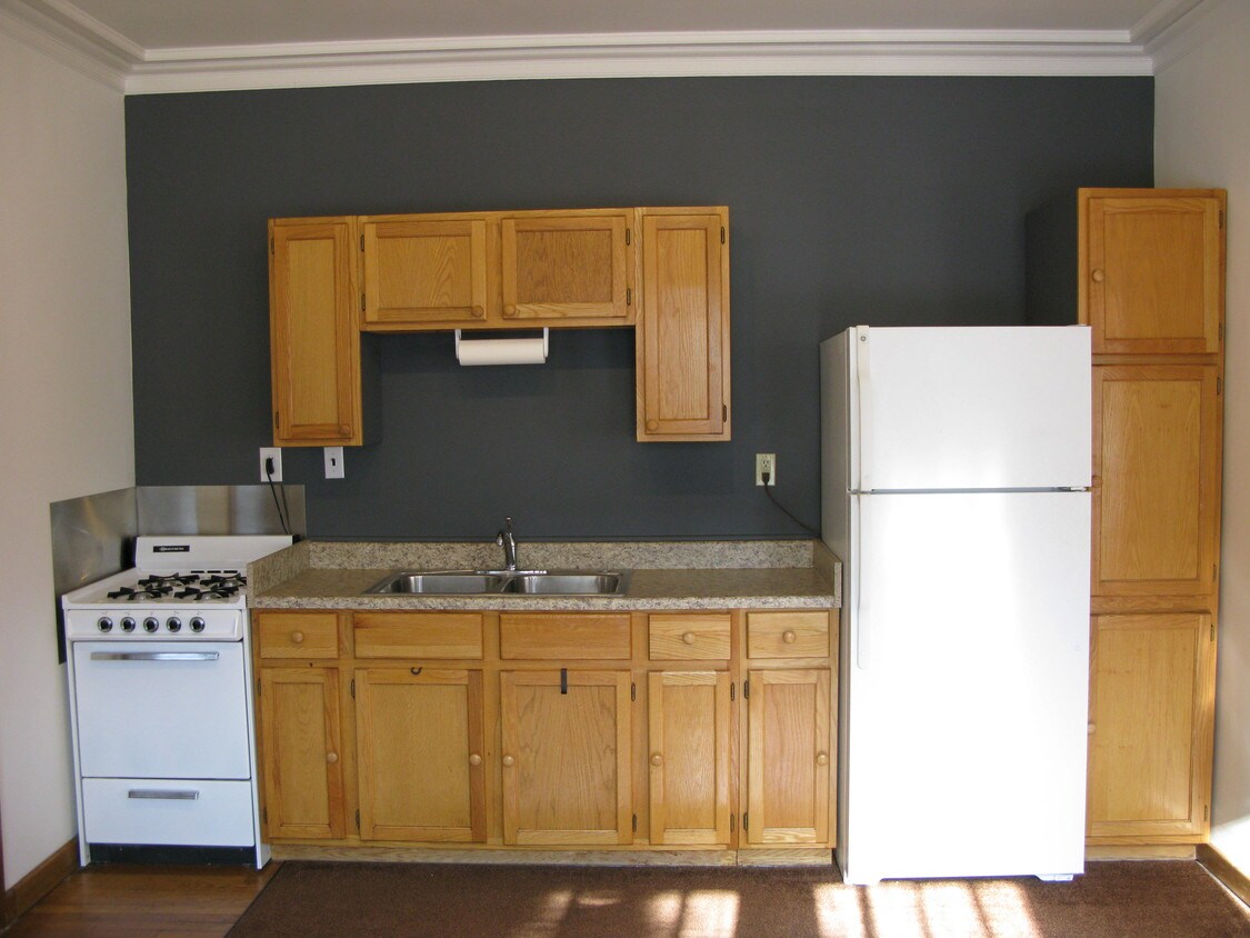 Primary Photo - 4225-4227 W Highland Blvd
