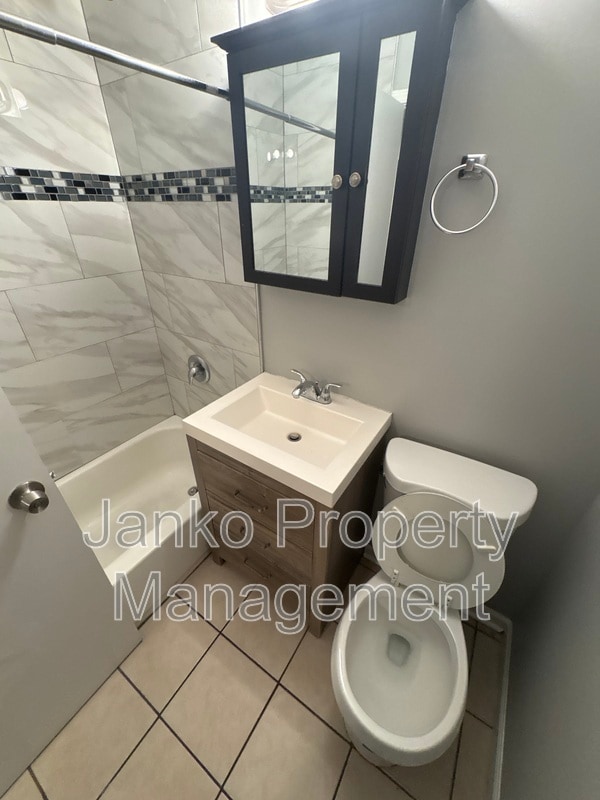 Foto del edificio - 3341 Commercial Ave