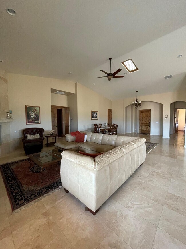 Building Photo - 7500 Michelotti Ranch Rd