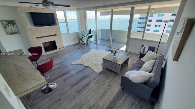 Foto del edificio - 7545 E Treasure Dr