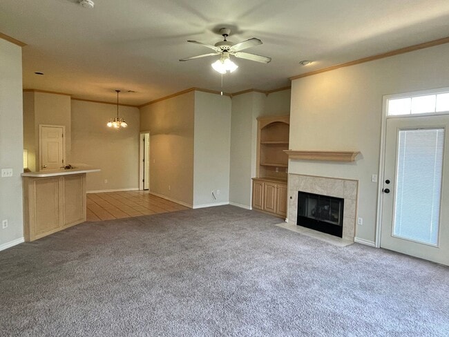 Foto del edificio - Great 3 Bed 2 Bath Duplex in a Gated Neighborhood!!