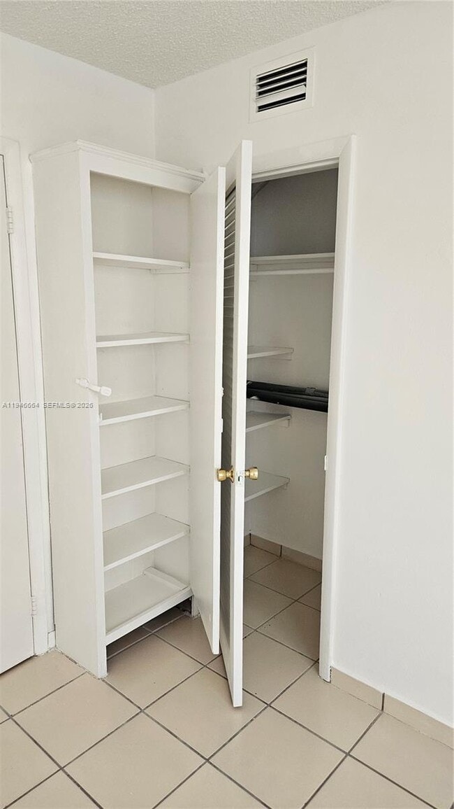 Foto del edificio - 1790 79th Street Causeway