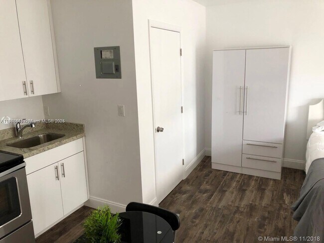 Foto del edificio - 2344 W Flagler St