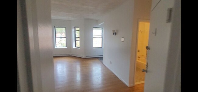 Foto del edificio - Affordable Student Friendly 1-bed ONLY HAL...