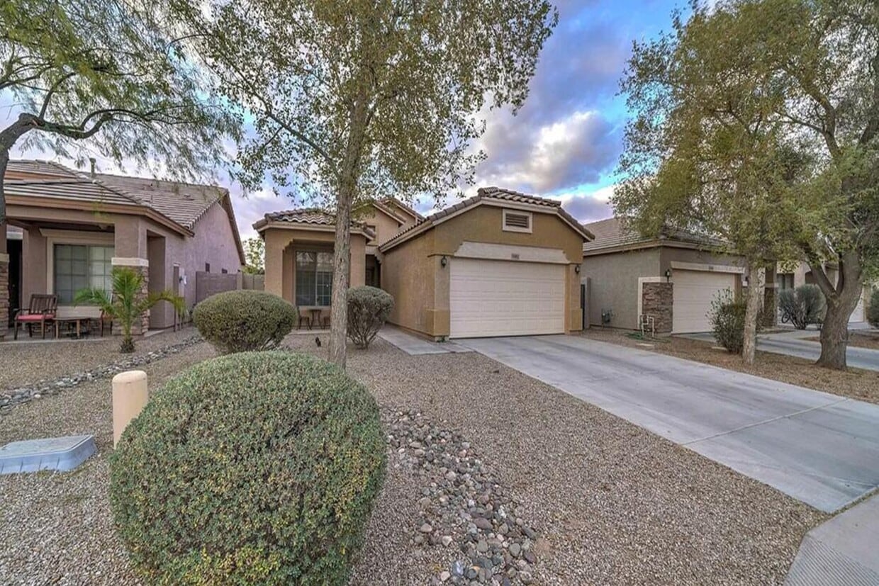Primary Photo - 44811 Paraiso Ln