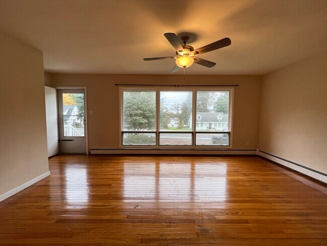 Foto del edificio - 562 Woodlawn Ave