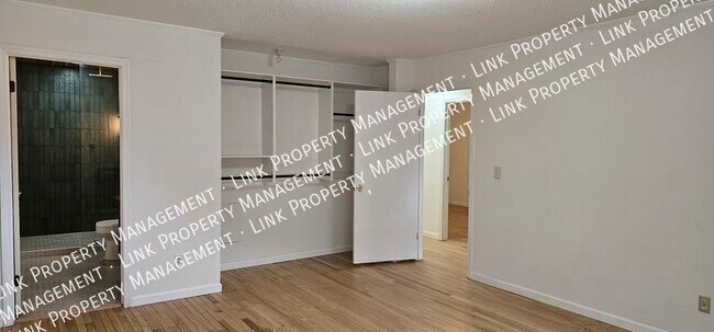 Building Photo - New Remodeled 3 bedrooms 2 baths with Base...
