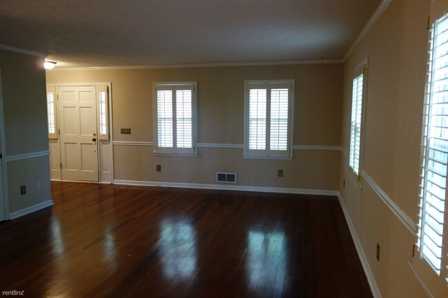 Building Photo - 508 Karen Ln
