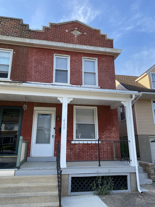 Foto principal - 429 E Frankford St