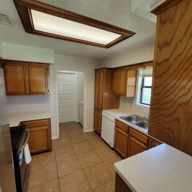 Foto del edificio - 581 Geraldine Ln