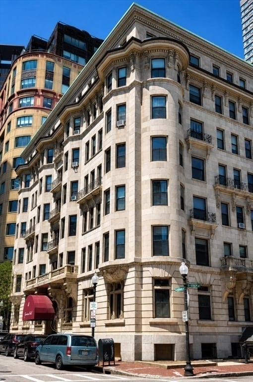 Foto del edificio - 8 Garrison St