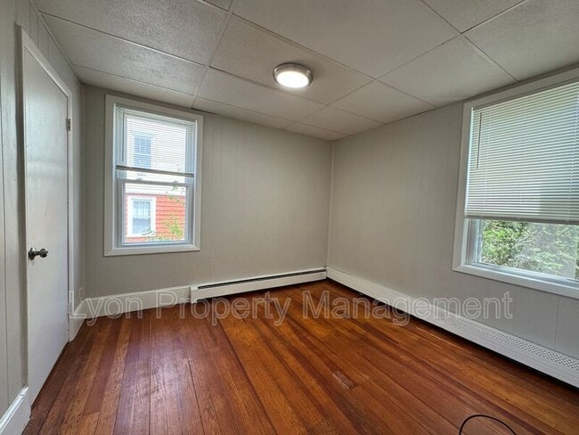 Building Photo - 24 Montcalm St