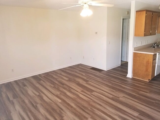 Building Photo - 1960 E 1st St