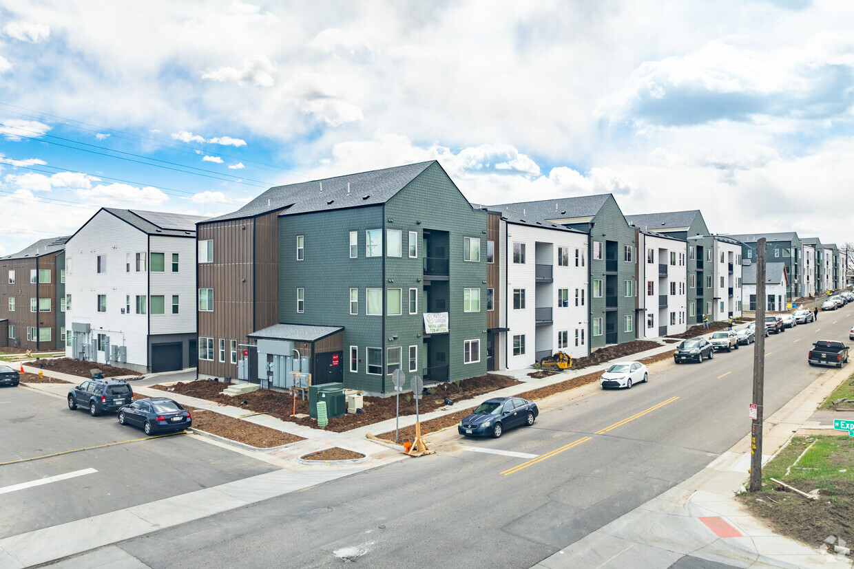 Exterior - Pascal Gardens