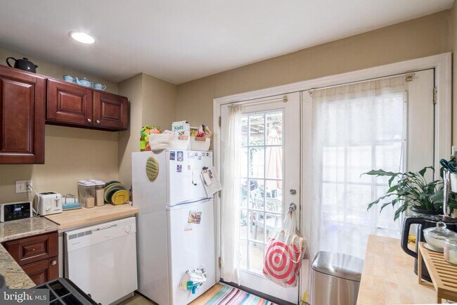 Building Photo - 1717 Webster St