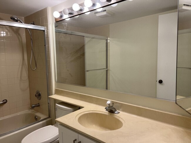 Building Photo - 6169 Balboa Cir