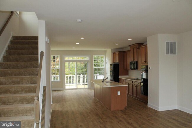 Building Photo - 10665 Hinton Wy