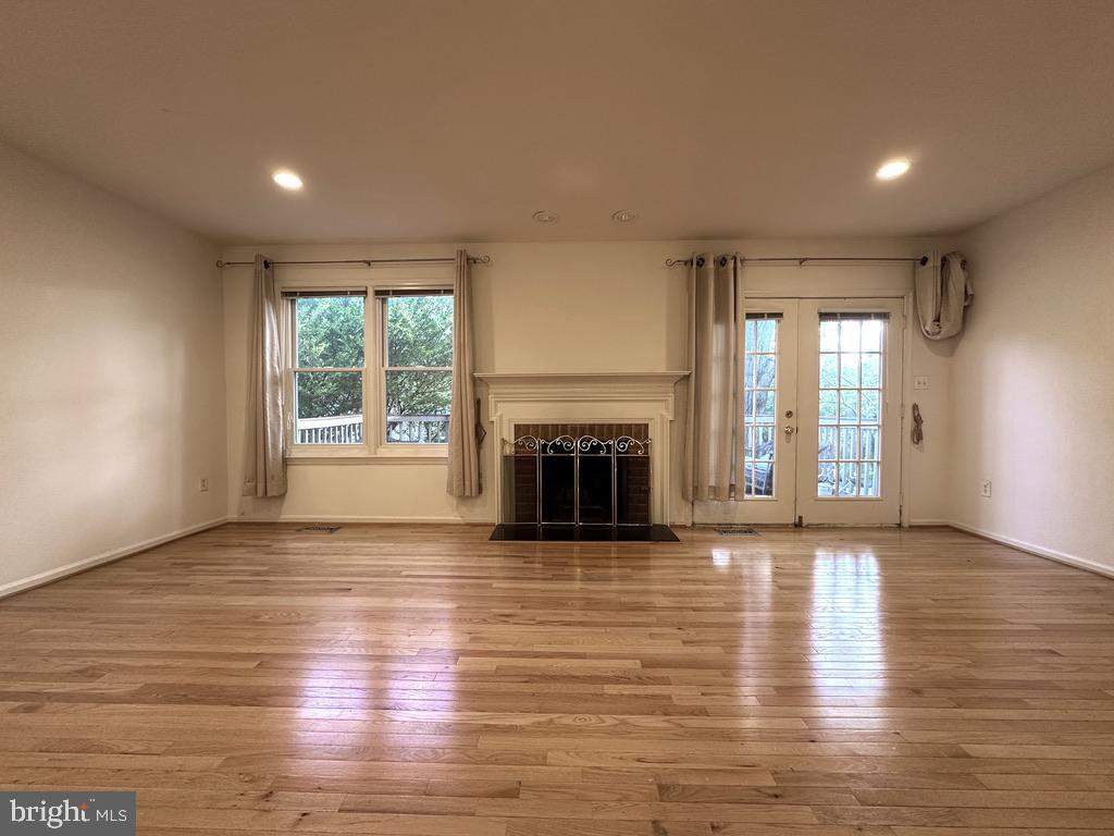 Foto principal - 6042 Loganwood Dr