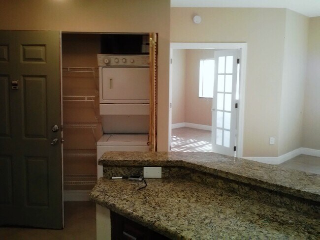 Foto del edificio - 2445 SW 18th Ter