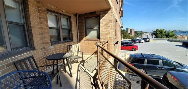 Building Photo - 8800 Boulevard E