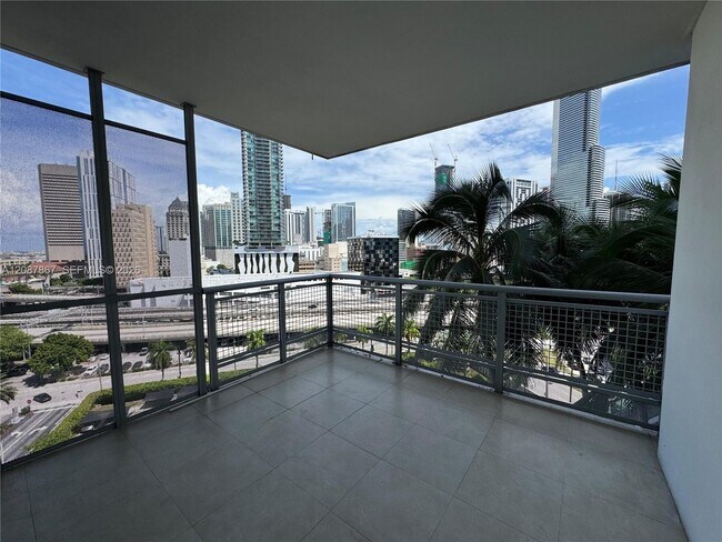 Foto del edificio - 350 S Miami Ave