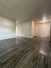 Building Photo - 421 Poplar Level Ct