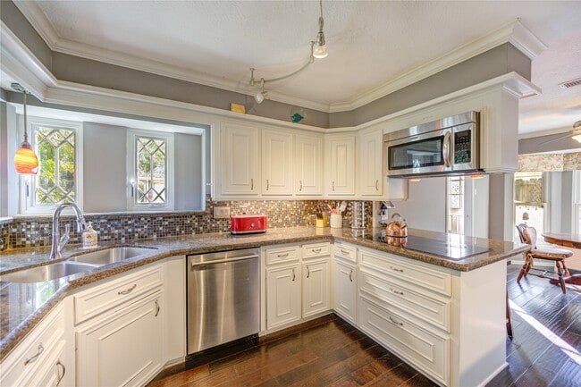 Foto del edificio - 22526 Cove Hollow Dr