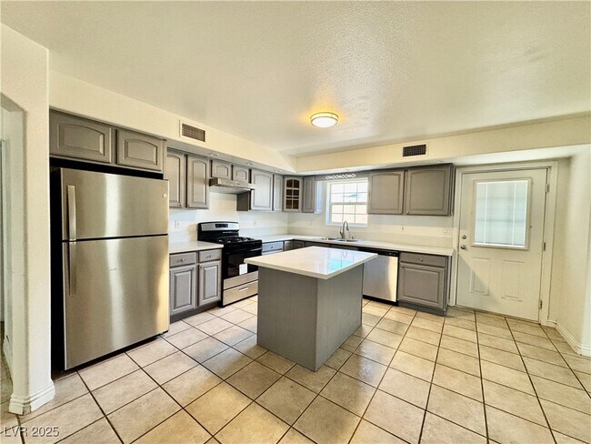 Foto del edificio - 7017 Pleasant View Ave