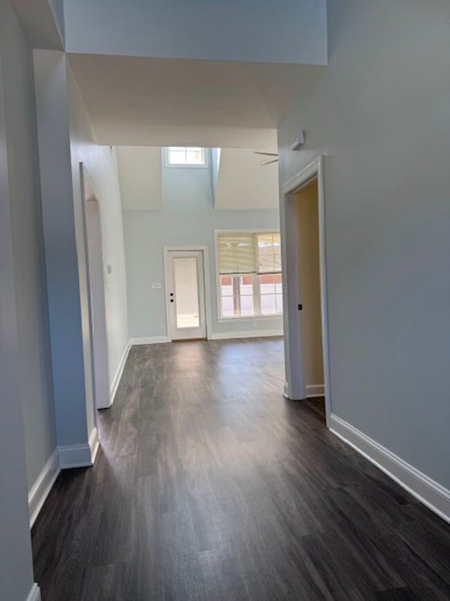 Building Photo - 102 Windyfield Dr