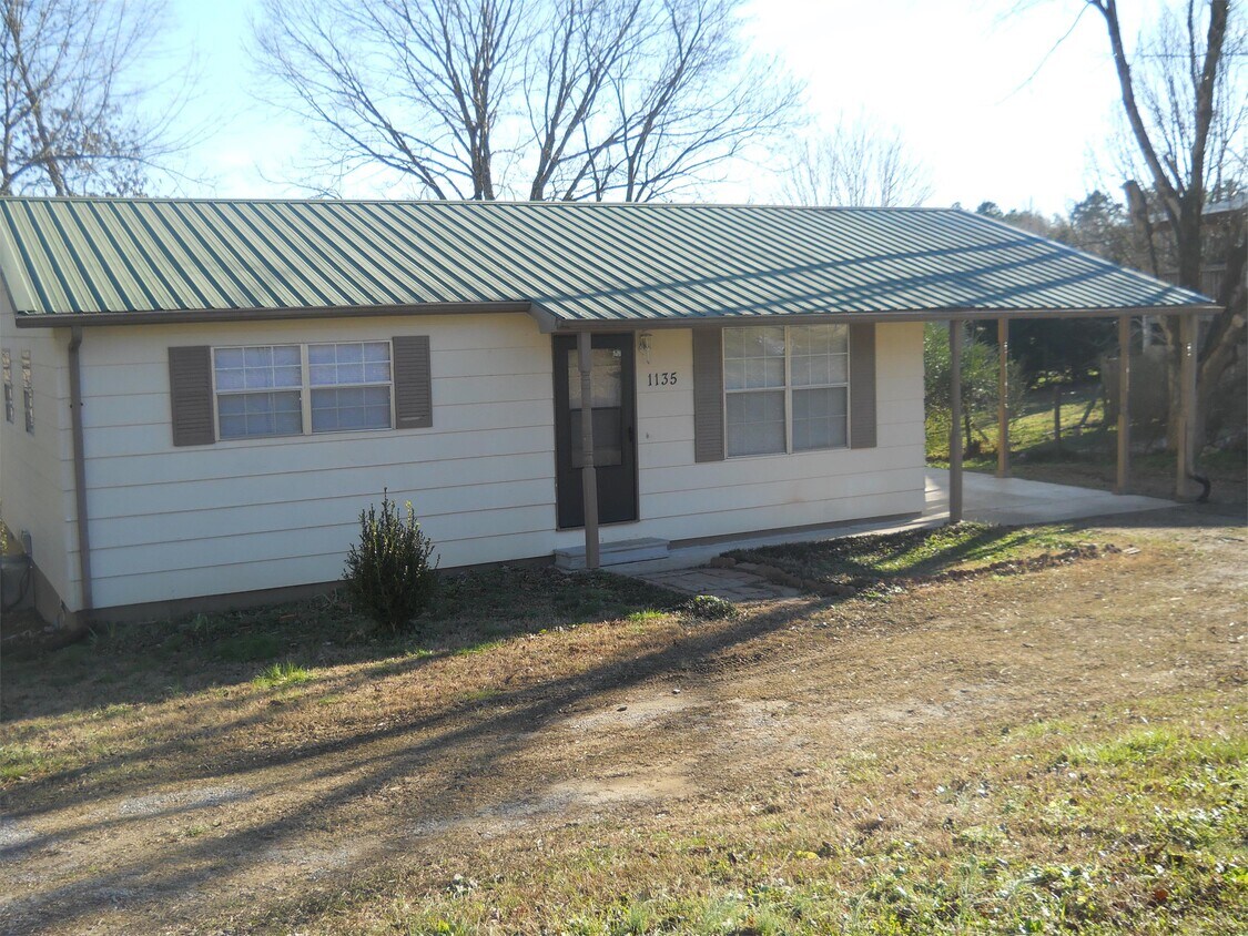 1135 8th St, Etowah, TN 37331 House for Rent in Etowah, TN