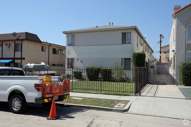 Building Photo - 511 N Serrano Ave