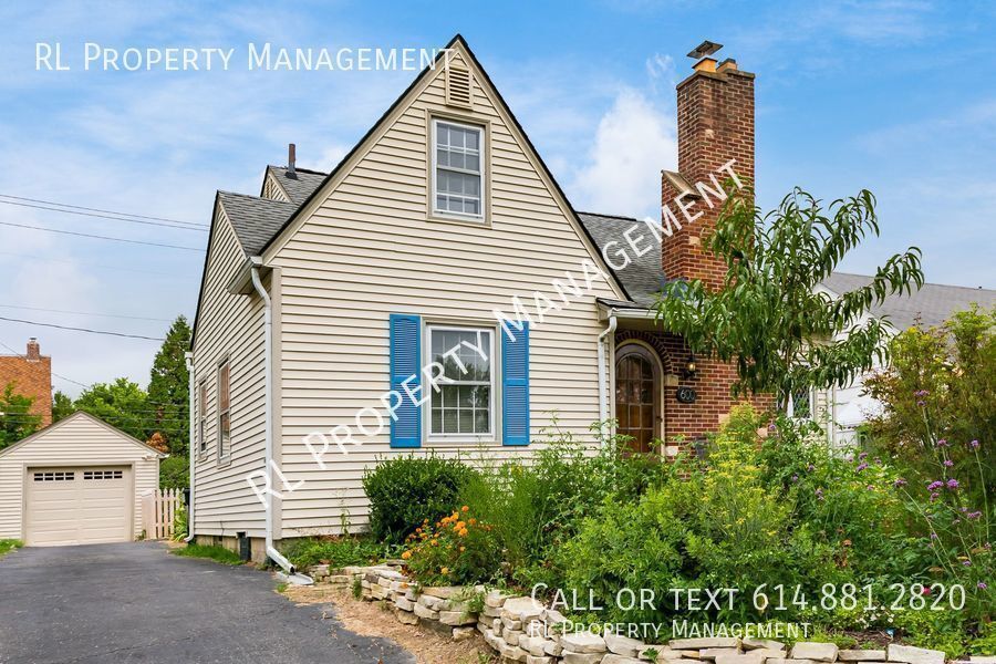 Primary Photo - Beautiful 3 bedroom 2 bathroom Cape Cod ho...