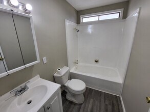 Building Photo - 734 N Country Acres Ave