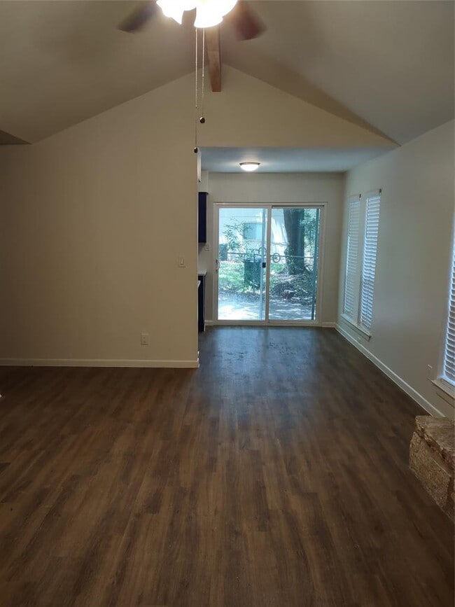 Foto del edificio - 5405 Brompton Cir