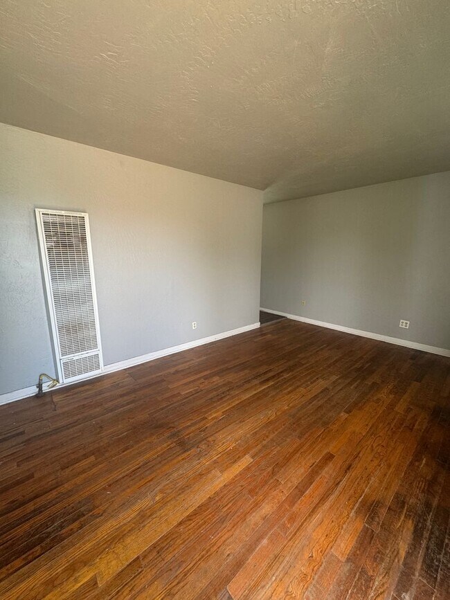 Foto del edificio - Ready to rent on 8/6/2025 2/1 separate dup...