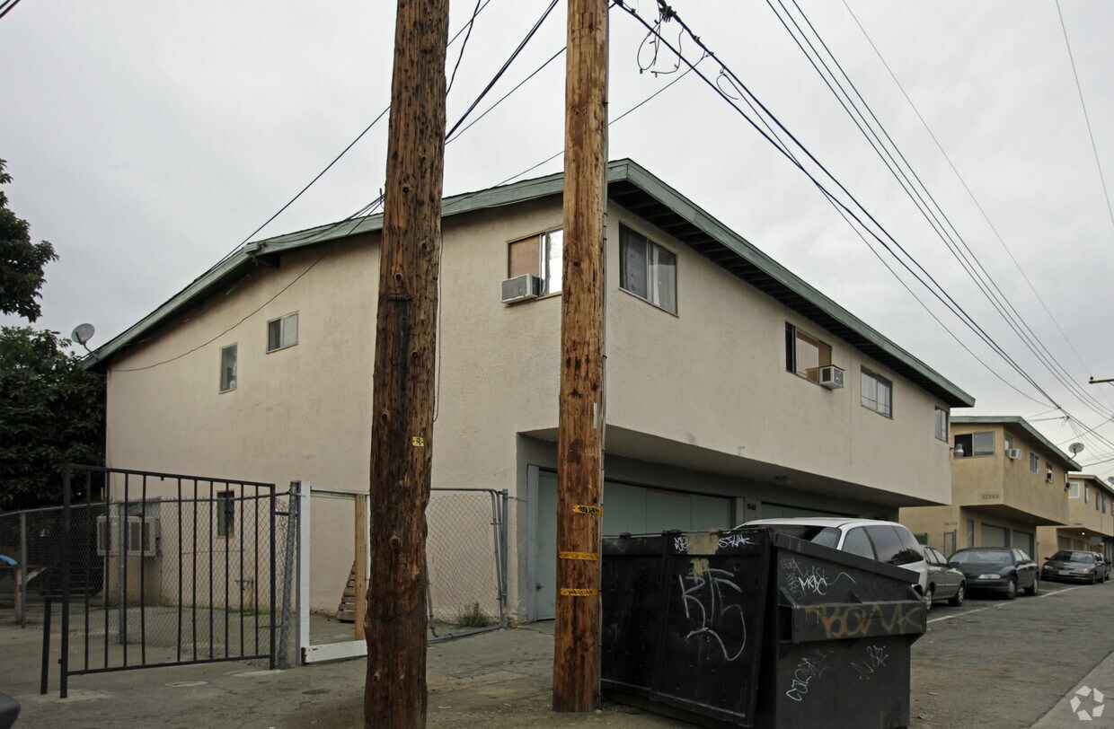Building Photo - 10401 Amherst Ave