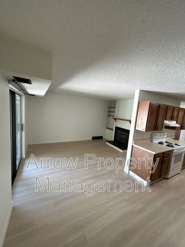 Building Photo - 205 E Arbor Ave