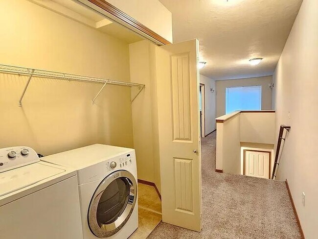 Foto del edificio - Garden Springs Duplex