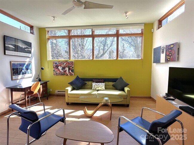 Foto del edificio - 130 Biltmore Ave